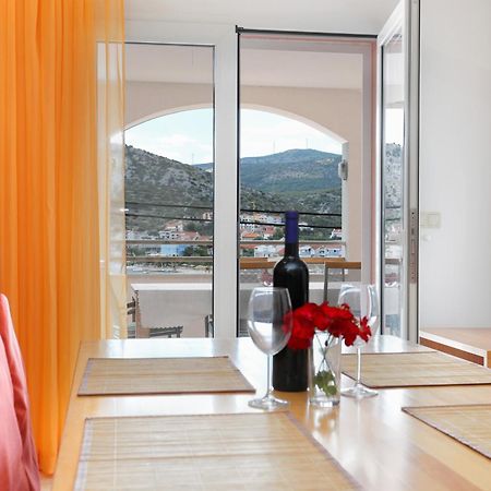 Apartments By The Sea Seget Vranjica, Trogir - 13771 الغرفة الصورة