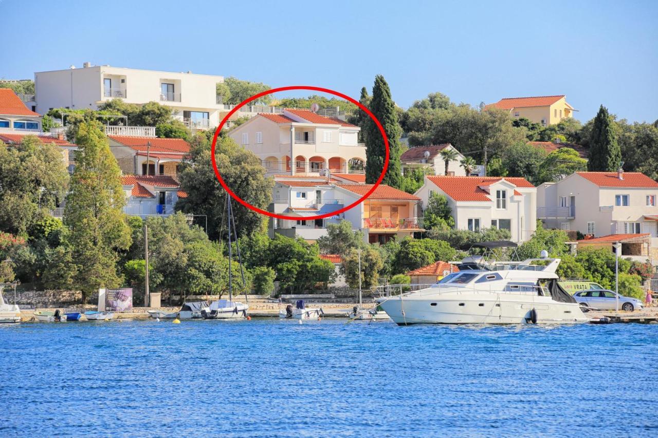 Apartments By The Sea Seget Vranjica, Trogir - 13771 المظهر الخارجي الصورة