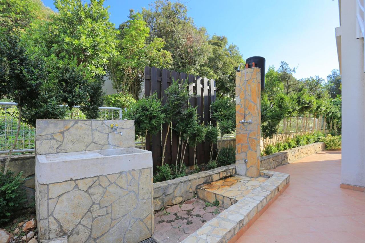 Apartments By The Sea Seget Vranjica, Trogir - 13771 المظهر الخارجي الصورة