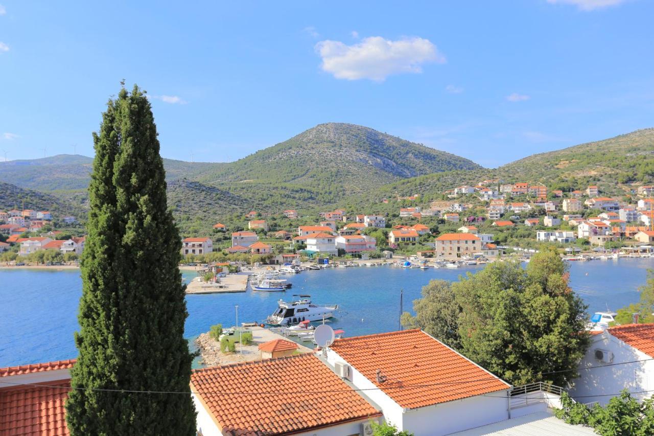Apartments By The Sea Seget Vranjica, Trogir - 13771 المظهر الخارجي الصورة