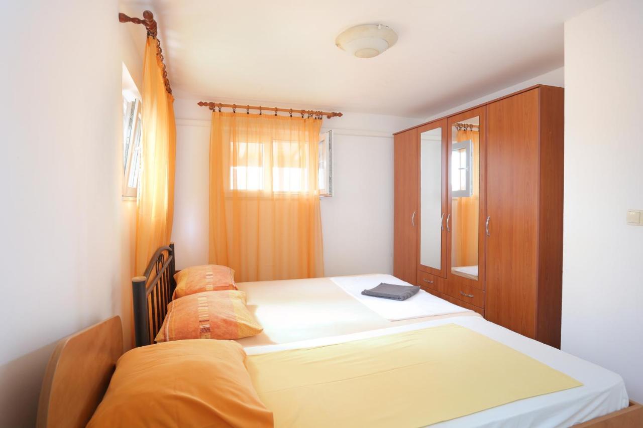 Apartments By The Sea Seget Vranjica, Trogir - 13771 المظهر الخارجي الصورة