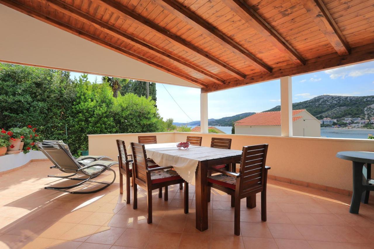 Apartments By The Sea Seget Vranjica, Trogir - 13771 المظهر الخارجي الصورة