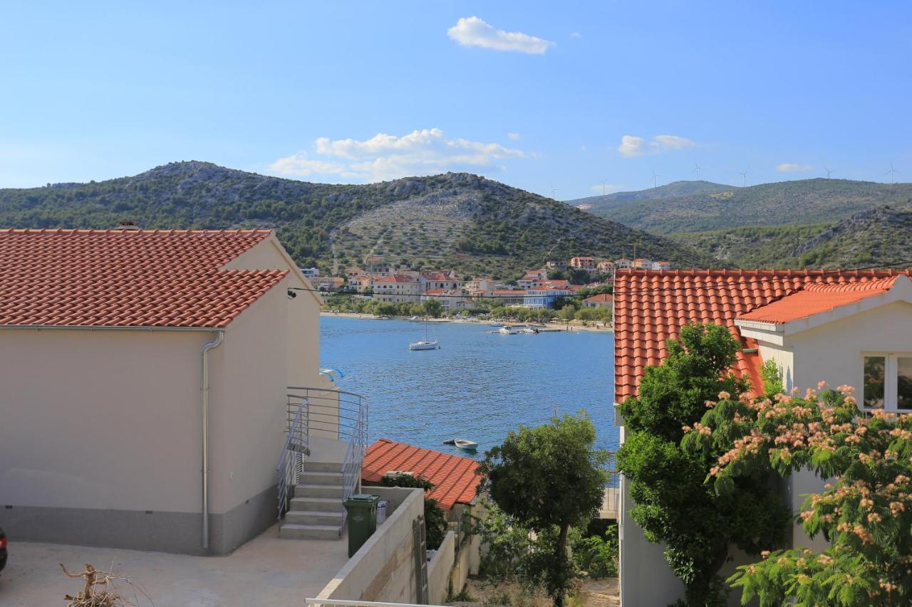 Apartments By The Sea Seget Vranjica, Trogir - 13771 المظهر الخارجي الصورة