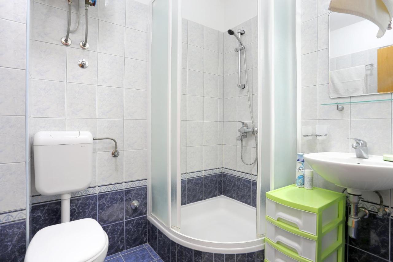 Apartments By The Sea Seget Vranjica, Trogir - 13771 المظهر الخارجي الصورة