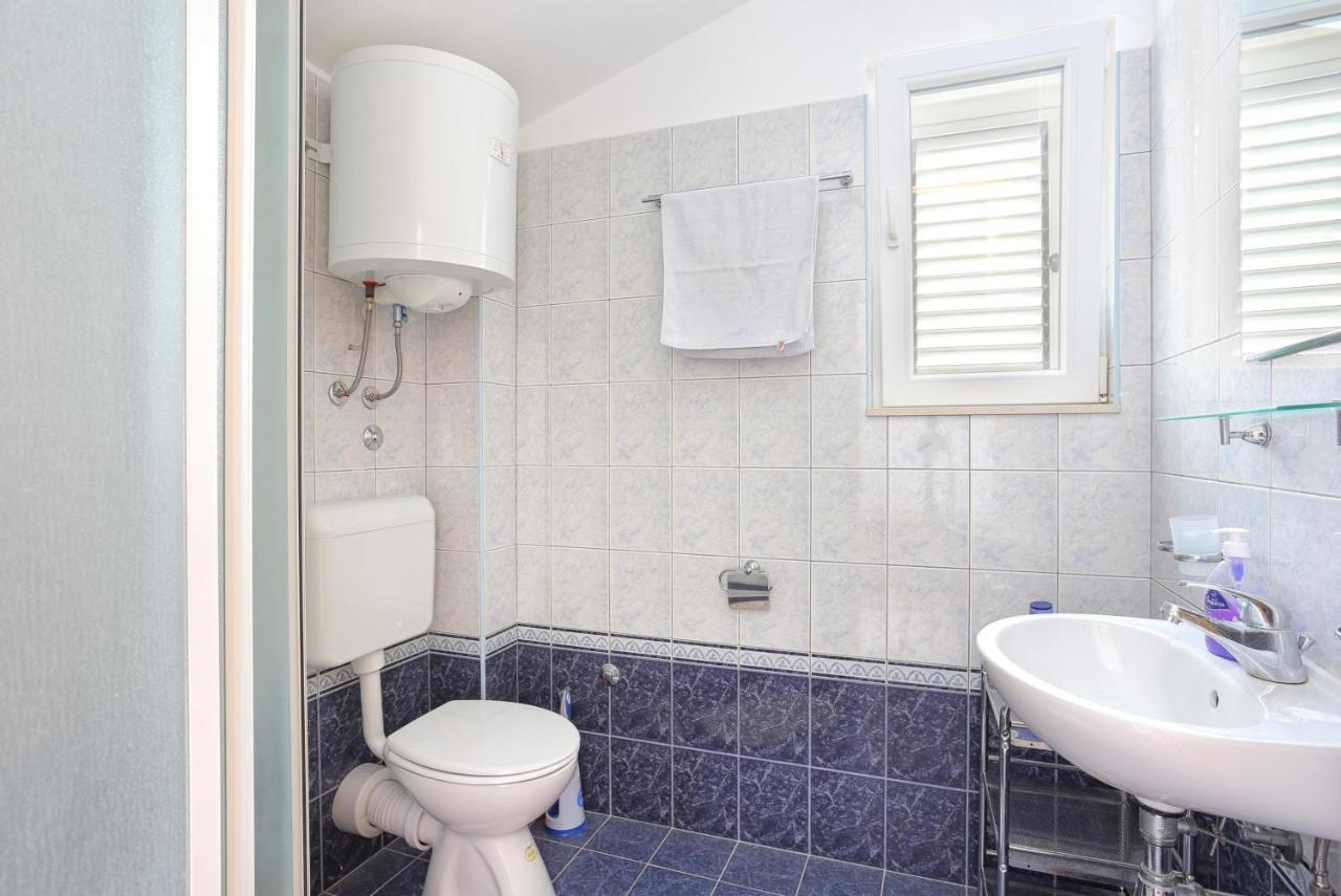 Apartments By The Sea Seget Vranjica, Trogir - 13771 المظهر الخارجي الصورة