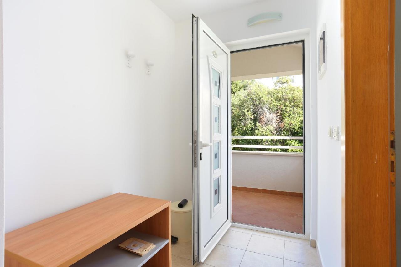 Apartments By The Sea Seget Vranjica, Trogir - 13771 المظهر الخارجي الصورة