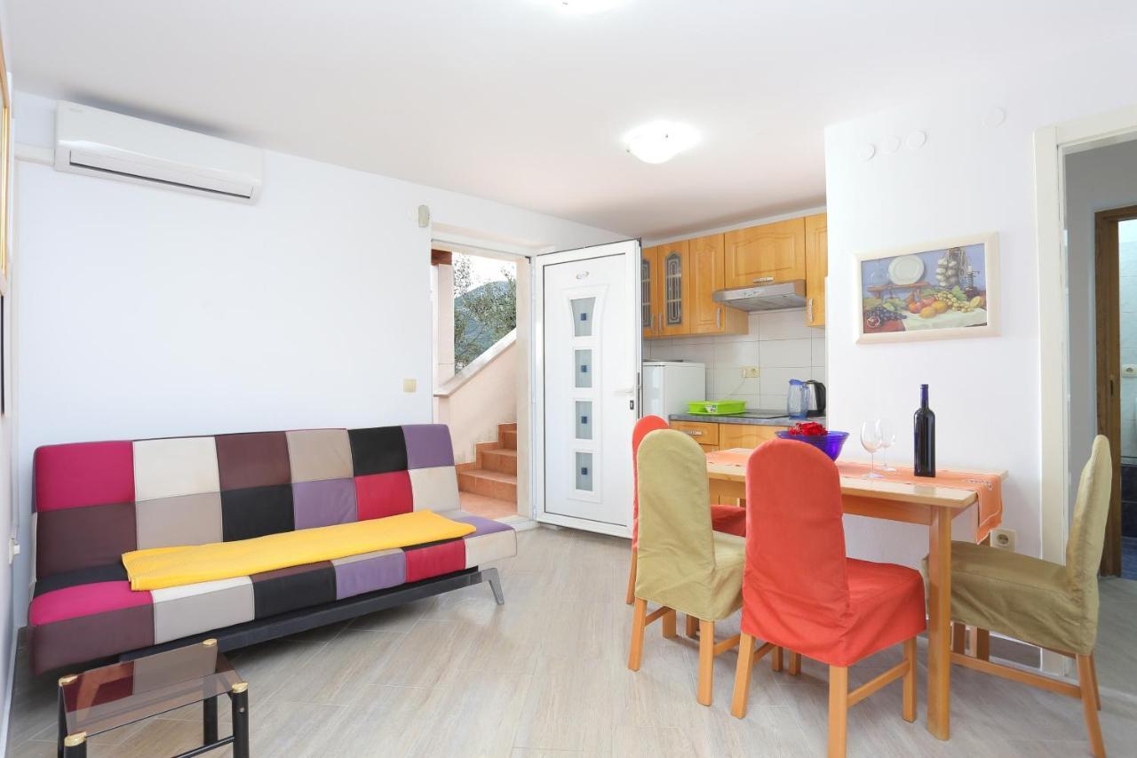 Apartments By The Sea Seget Vranjica, Trogir - 13771 المظهر الخارجي الصورة