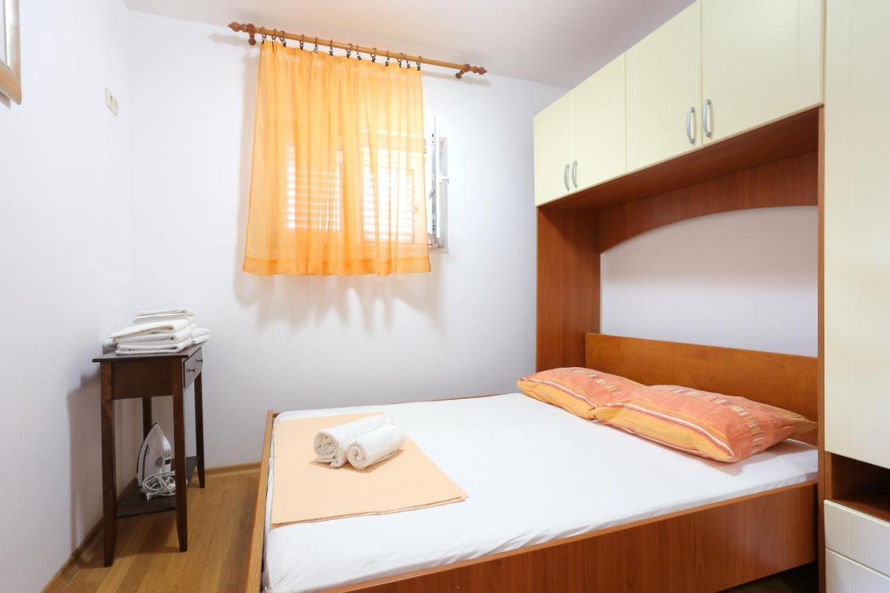Apartments By The Sea Seget Vranjica, Trogir - 13771 المظهر الخارجي الصورة