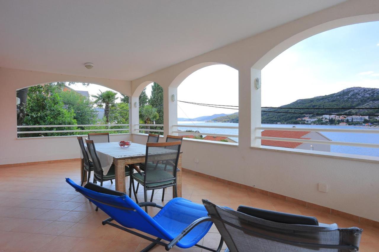 Apartments By The Sea Seget Vranjica, Trogir - 13771 المظهر الخارجي الصورة