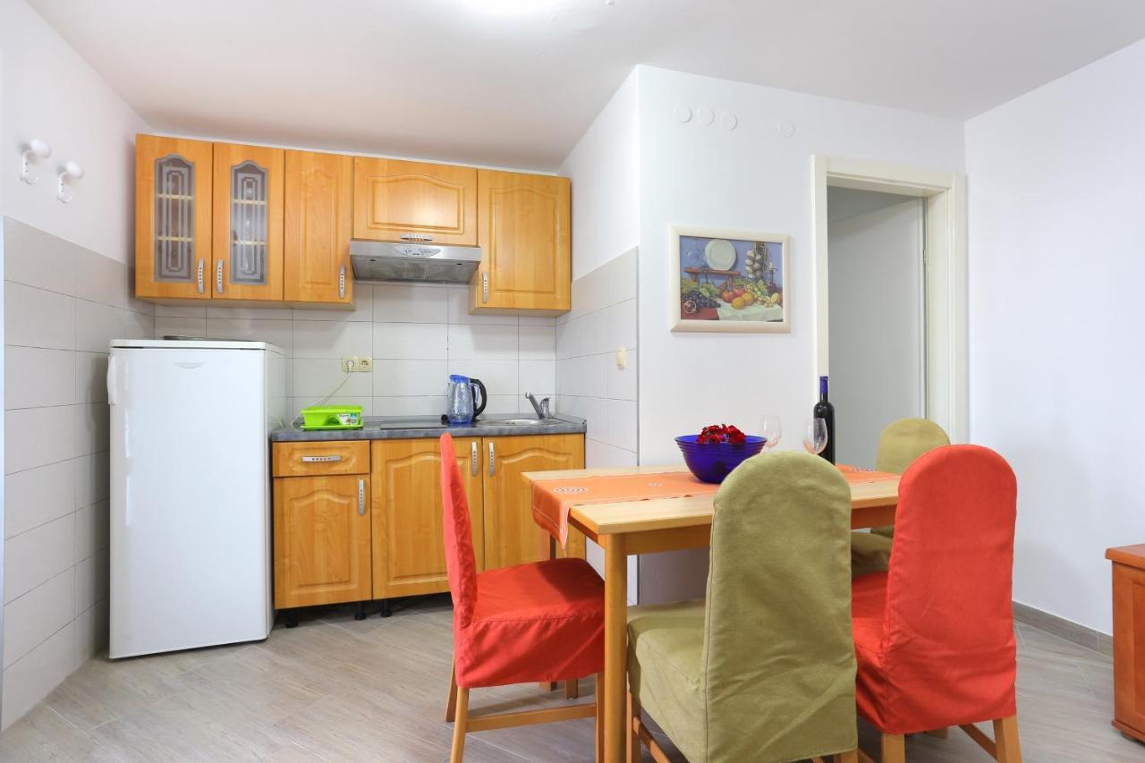 Apartments By The Sea Seget Vranjica, Trogir - 13771 المظهر الخارجي الصورة