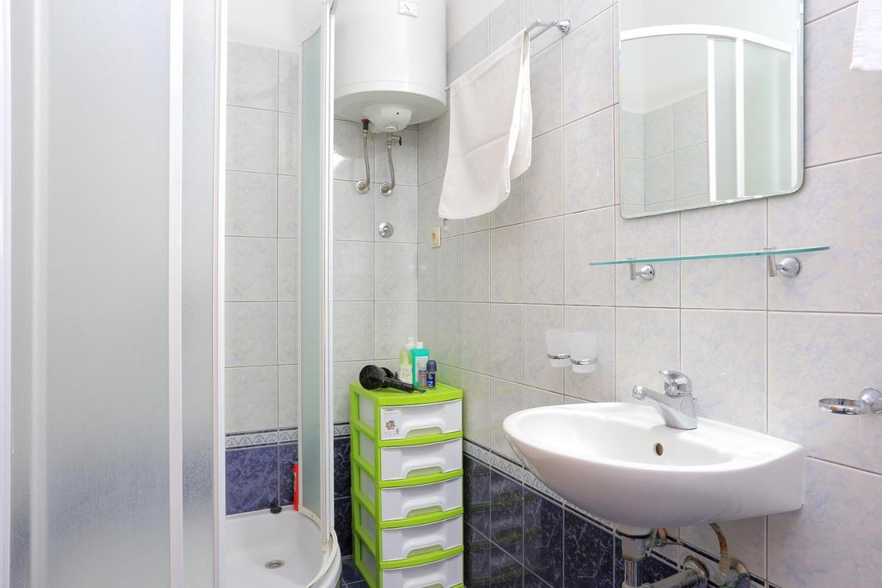Apartments By The Sea Seget Vranjica, Trogir - 13771 المظهر الخارجي الصورة