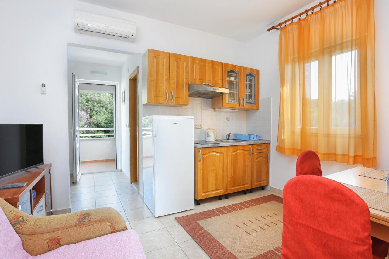 Apartments By The Sea Seget Vranjica, Trogir - 13771 المظهر الخارجي الصورة