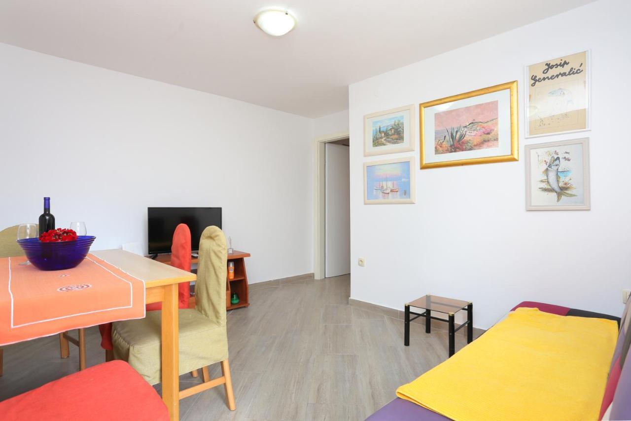 Apartments By The Sea Seget Vranjica, Trogir - 13771 المظهر الخارجي الصورة