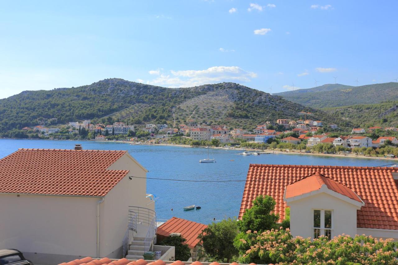 Apartments By The Sea Seget Vranjica, Trogir - 13771 المظهر الخارجي الصورة