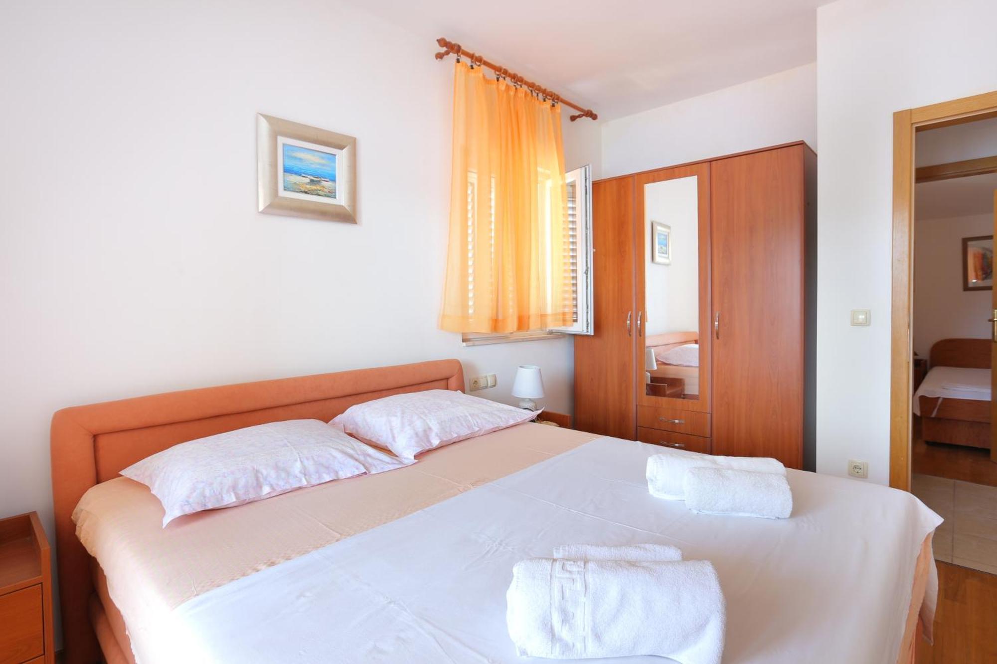 Apartments By The Sea Seget Vranjica, Trogir - 13771 الغرفة الصورة